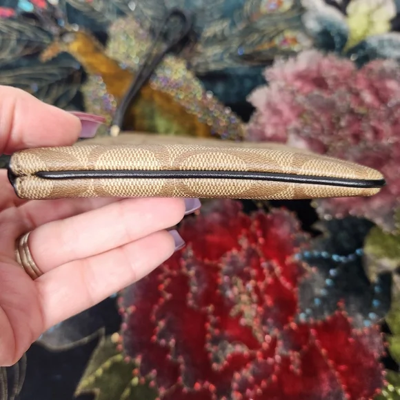 Coach Wrislet - Picture 4 of 11